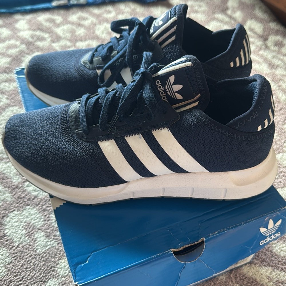 adidas swift x women size 8 navy and white
